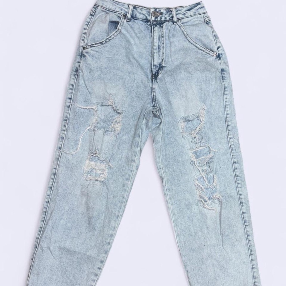 vanilla star 5 light wash distressed denim mom jeans #momjeans